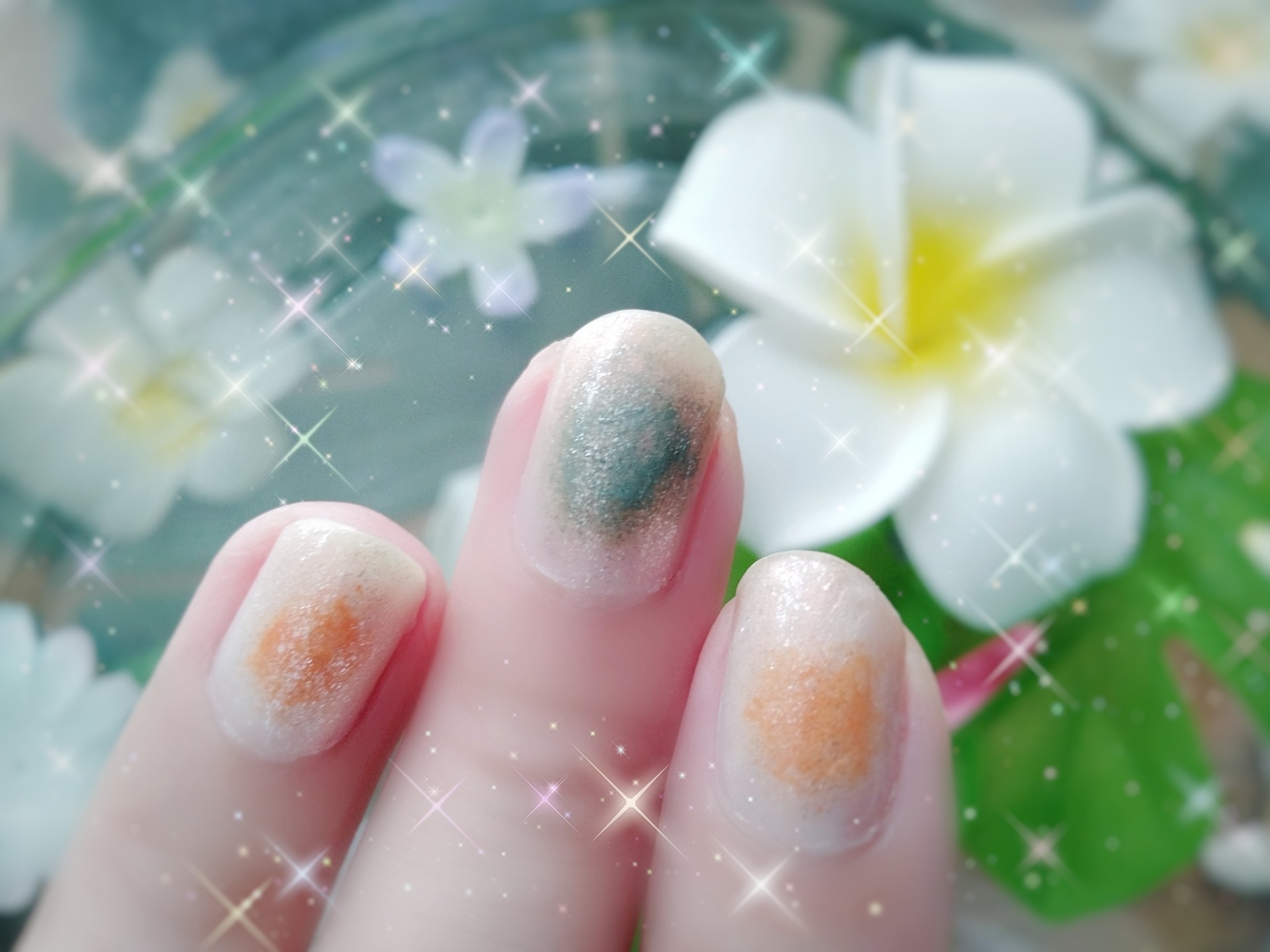 動画：お家で簡単ネイル】オレンジ＆グリーンのチークネイル - 不器用LUCKの簡単セルフネイル